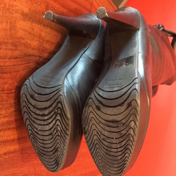 Over the knee black boots - Picture 7 of 8